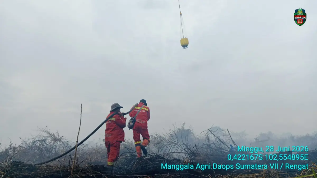 2 Helikopter Dikerahkan Padamkan Karhutla di Inhu, Angin Kencang Jadi Kendala