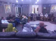 6 Bulan Tak Digaji, Puluhan Guru Bantu Datangi DPRD Kampar: Kami ini Pendidik Bukan Pengemis!