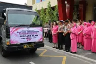Bantu Korban Gempa NTT, Kapolda Bengkulu Irjen Yudhi Sulistianto Wahid Lepas Truk Logistik