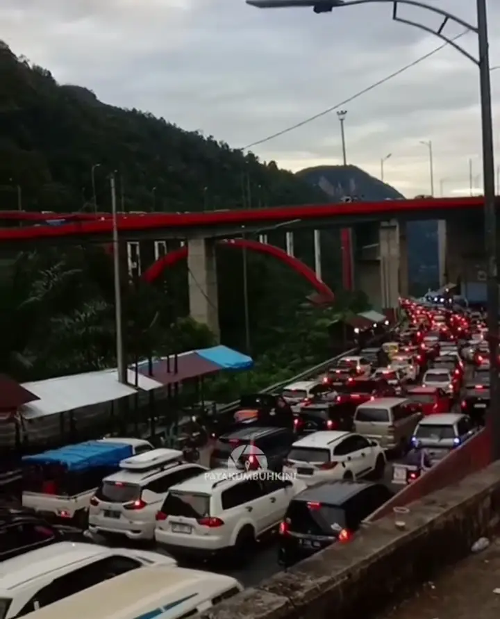 Berpotensi Macet Parah, Polisi Alihkan Kendaraan di Kelok Sembilan Saat Arus Balik Lebaran