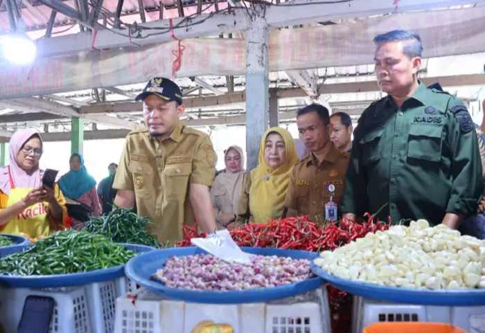 Blusukan ke Pasar Dupa, Wako Agung Pastikan Harga Sembako Stabil