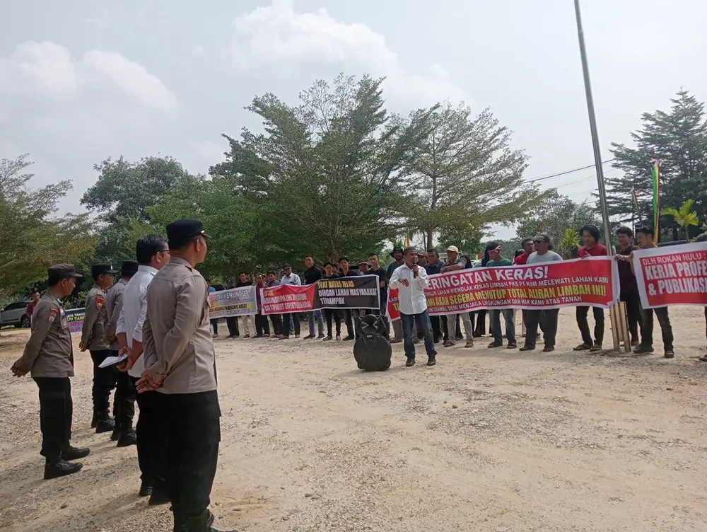 Diduga Cemari Anak Sungai, Warga Teluk Aur Aksi Damai Minta DLH Rohul Tindak PT KSM