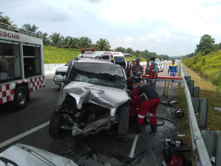 Diduga Mengantuk, Pengemudi Terios Tewas Tabrak Truk Berhenti di Tol Pekanbaru-Dumai