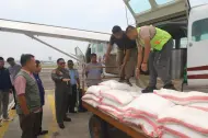 Hari ini 3 Ton Garam Disemai di Langit Riau