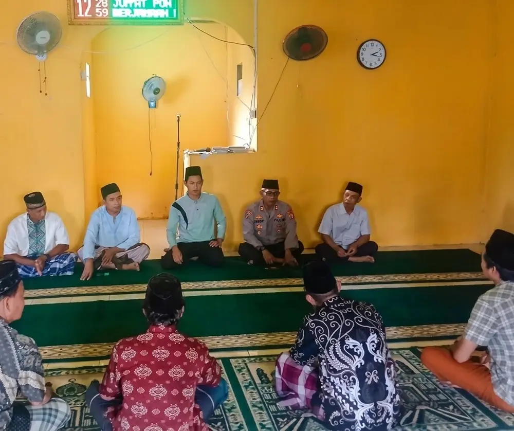 Jumat Keliling di Air Tenam, Kapolsek Pino Turun Langsung Serap Aspirasi dan Imbau Call Center 110