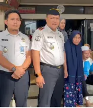 Kalapas Pasir Pengaraian Salurkan Bansos untuk Pedagang dan Disabilitas