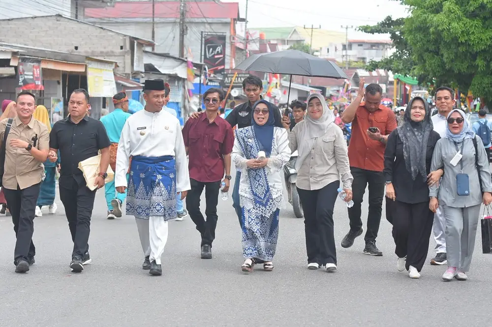 Kampar Turunkan Hampir 1.000 Peserta, Tampilkan Pesona Adat dan Budaya di Pawai Ta’aruf MTQ Riau ke-44