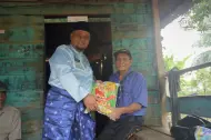 Keliling Empat Kampung, Wabup Syamsurizal Salurkan Sembako HUT ke-27 Siak
