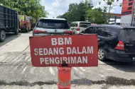 Kesabaran Rakyat Riau Diuji! BBM Langka, Kendaraan Antre Beberapa Kilometer, Pertamina Malah Bilang Aman
