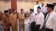 Kukuhkan 121 Ketua RT dan RW di Limapuluh, Wako Agung Minta Langsung Bekerja