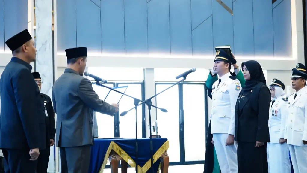 Lantik 18 Lurah dan Pejabat Eselon IV, Wako Agung: Yang Kerja Baik Dapat Posisi Seharusnya!