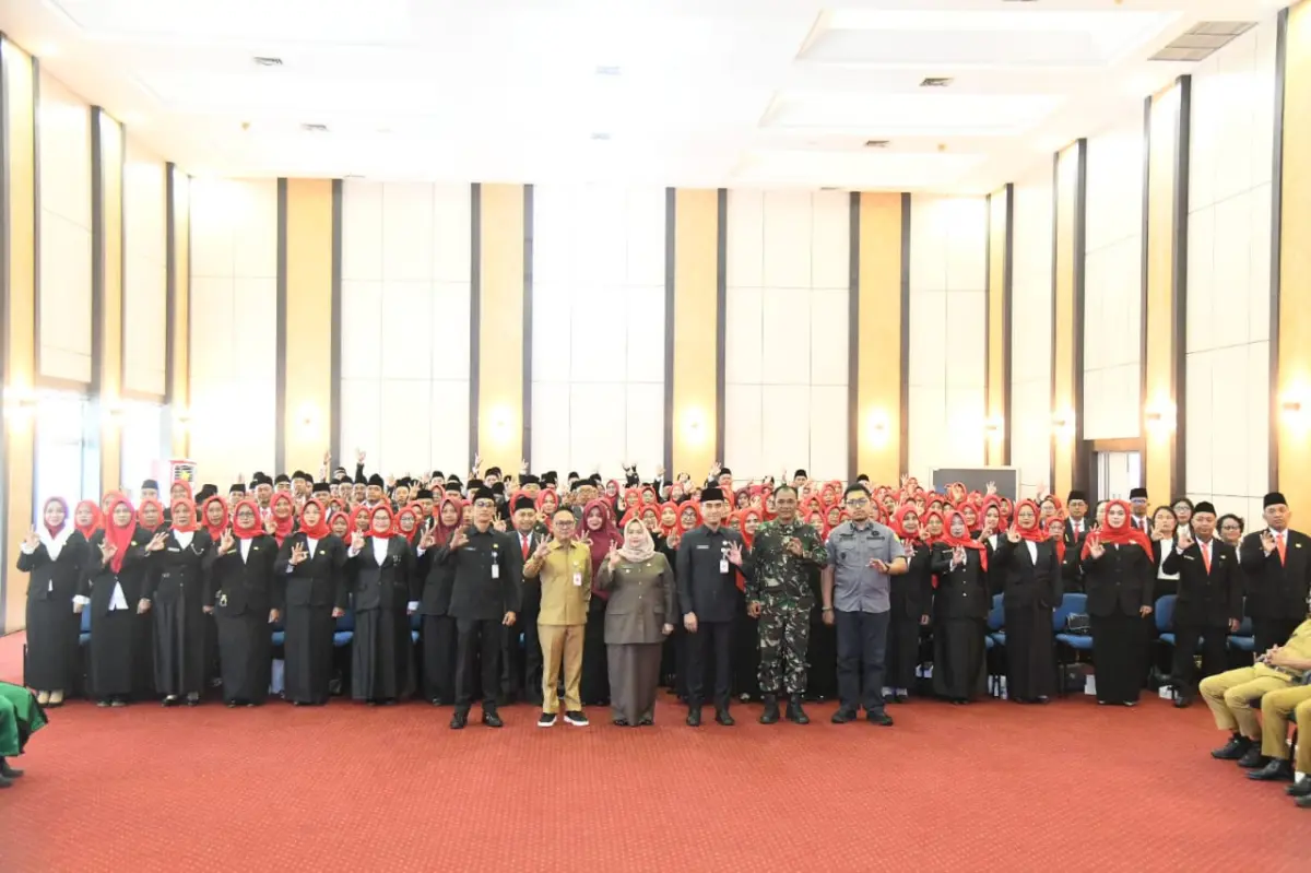 Lantik 215 Kepala Sekolah, Bupati Kasmarni Tegaskan Tak Ada Toleransi Terhadap Pungli PPDB