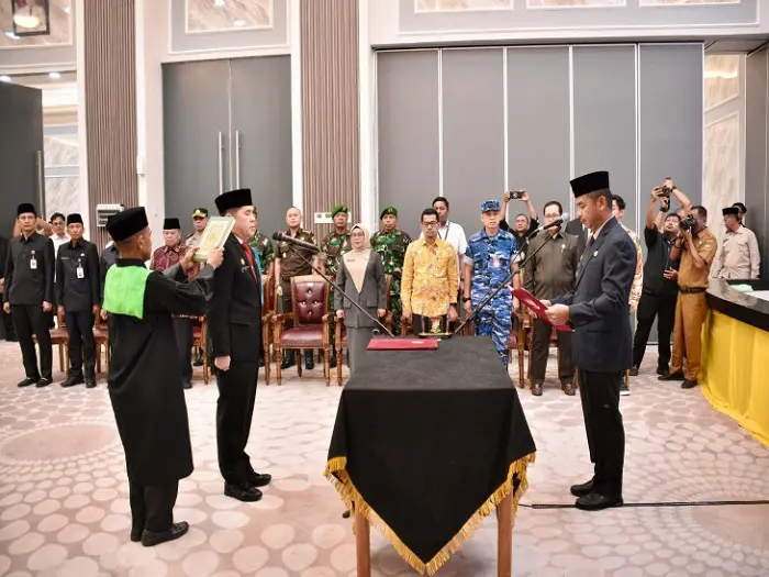 Lantik Dr. Ardi Mardiansyah jadi Sekda Kampar, Bupati Yuzar Minta OPD Tegak Lurus