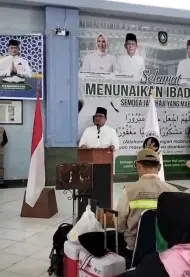 Lepas 438 JCH Kloter Pertama, Sekdaprov Syahrial Abdi Titip Doa Kedamaian untuk Riau