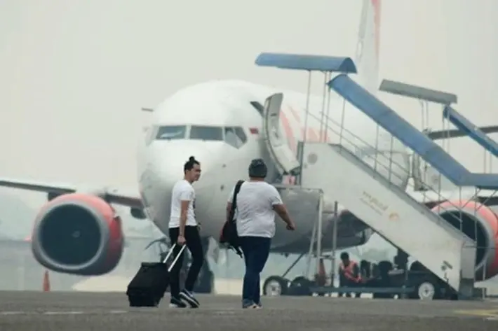 Meski Jarak Pandang 500 M, Namun Aktivitas Penerbangan di Bandara SSK II Normal