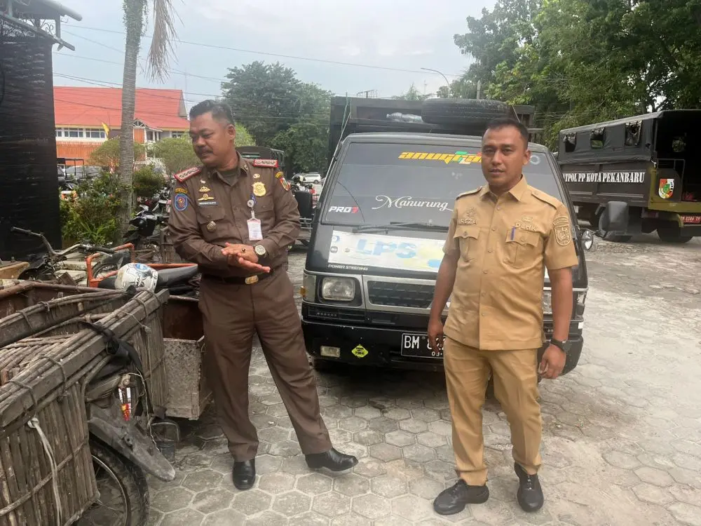 Operasi Senyap, Tim Gabungan DLHK Pekanbaru Amankan Mobil Sampah Ilegal