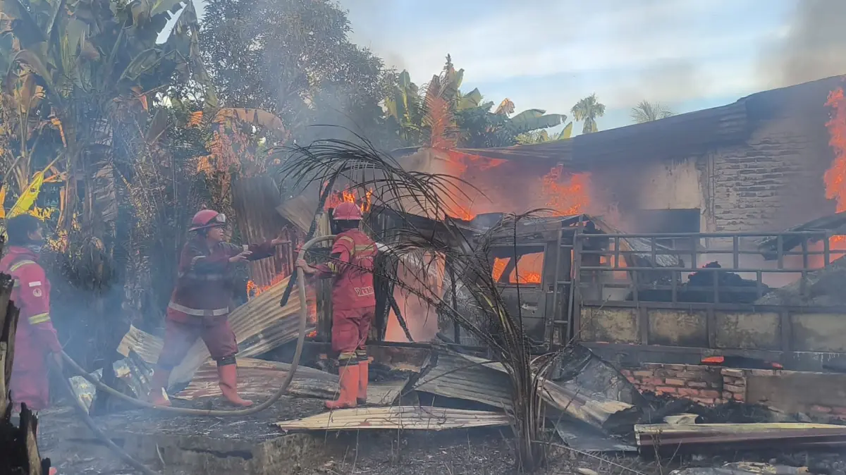 Panggilan Kemanusiaan, Tim Manggala Agni Kemenhut Padamkan Kebakaran Rumah di Kandis