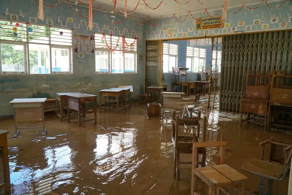 Parah Dampak Banjir Kota Padang, 40 Sekolah Rusak Terendam Air, Siswa Diliburkan