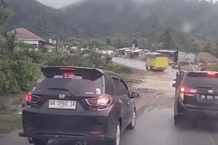 Pasca Banjir Bandang, Selasa Sore Jalan Padang-Solok Sudah Dibuka Kembali, Menteri PU: Alhamdulillah!