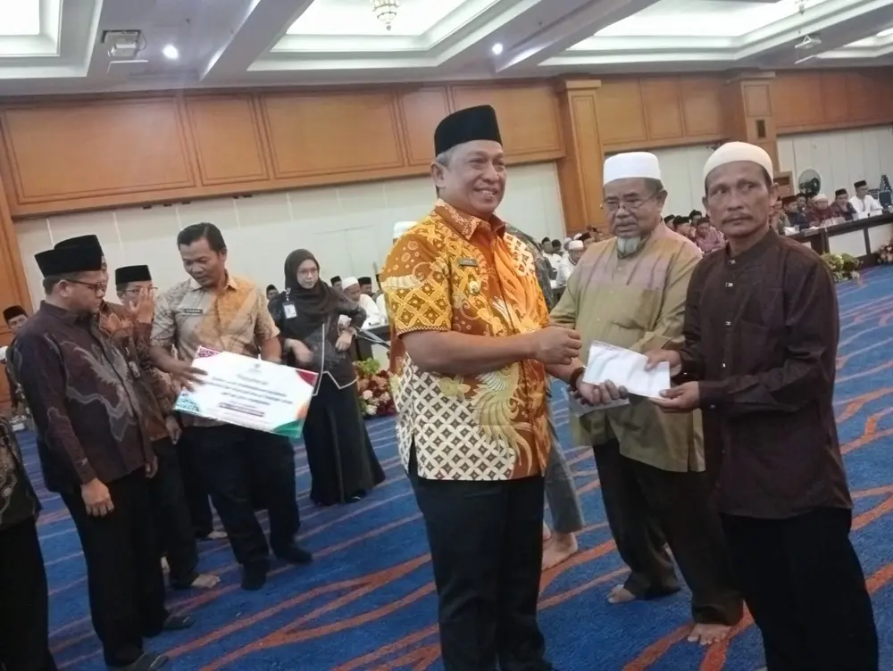 Pemkab Rohul Berkomitmen Tingkatkan Kesejahteraan Imam dan Marbot