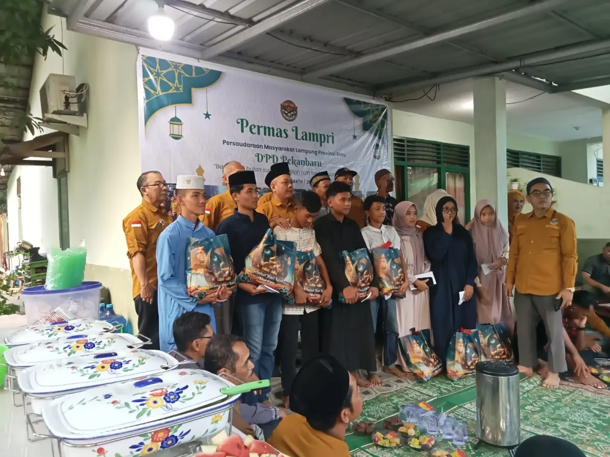 Permas Lampri Pekanbaru Berbagi 400 Paket Takjil dan Santuni Anak Yatim di Asrama Baterai C Arhanud