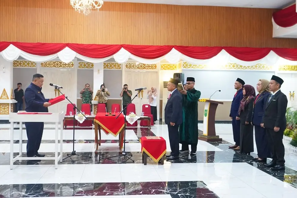 Plt Gubri SF Hariyanto Lantik 5 Anggota Komisi Informasi Periode 2026–2030