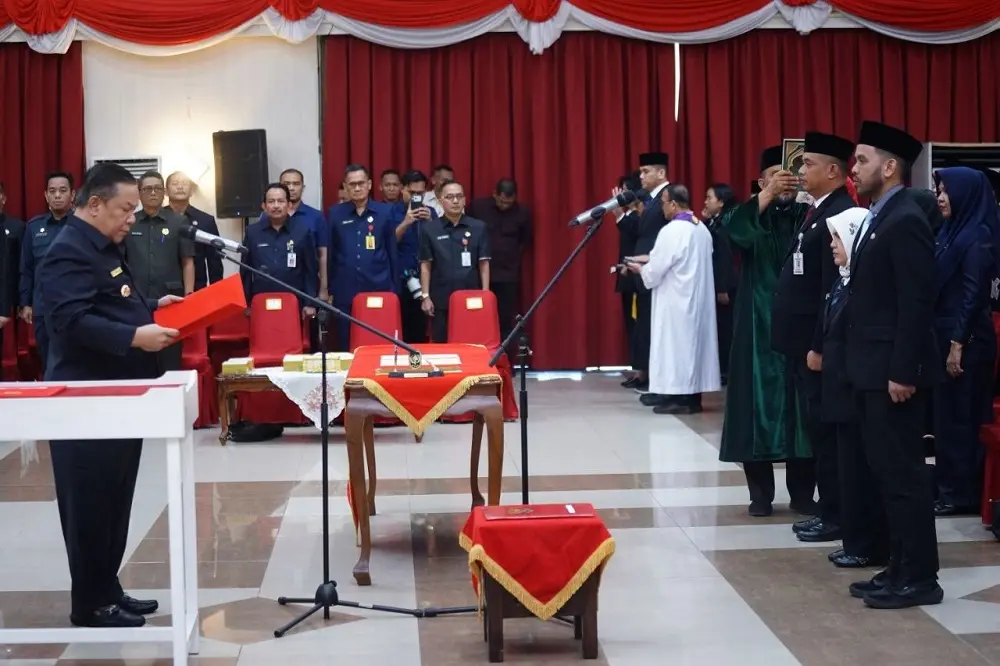 Plt Gubri SF Hariyanto Lantik 77 Kepala Sekolah Negeri se-Riau, Berikut Nama-namanya