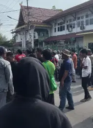 Ribuan Massa Kepung Pengadilan Negeri Pekanbaru, Saksi Plt Gubri Dihadirkan Dalam Sidang Abdul Wahid