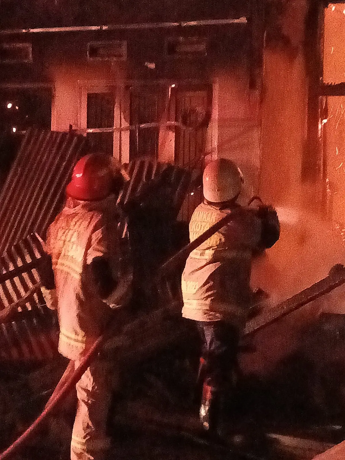 Rumah 2 Lantai di Jalan Dirgantara Pekanbaru Terbakar, Satupun Barang Tak Bisa Diselamatkan