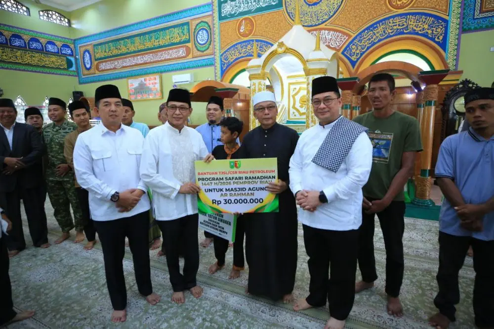 Safari Ramadan di Rengat, Pemprov Riau Salurkan Seribu Paket Santunan Idul Fitri