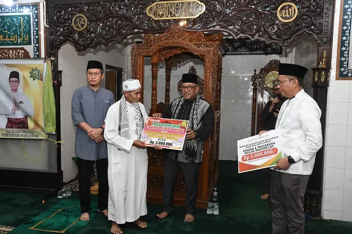 Safari Ramadan di Tanjungpinang, Wali Kota dan BRK Syariah Serahkan Bantuan di Masjid Al Hidayah