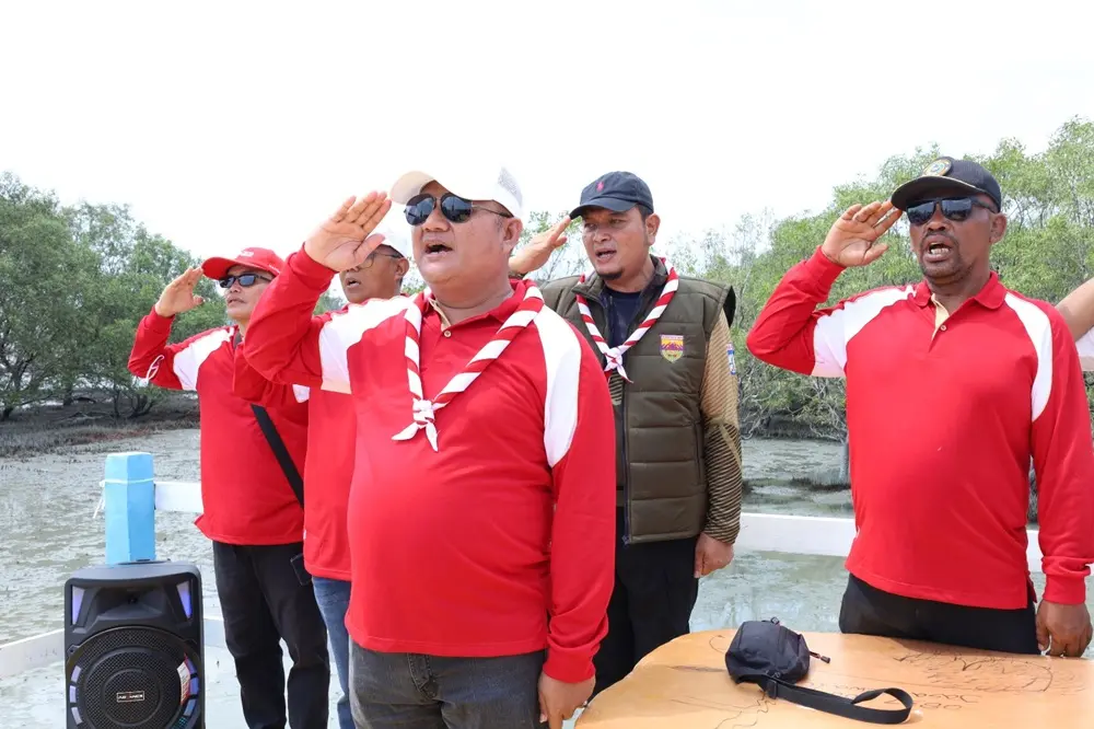 Semangat Kemerdekaan Menyala di Silo Baru, Wabup Asahan Rianto Pimpin Kirab dan Pengibaran Merah Putih