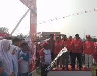 Semarak HUT RI ke-81, Ribuan Masyarakat dan Pelajar se-Kecamatan Kampa Ikuti Gerak Jalan Sehat