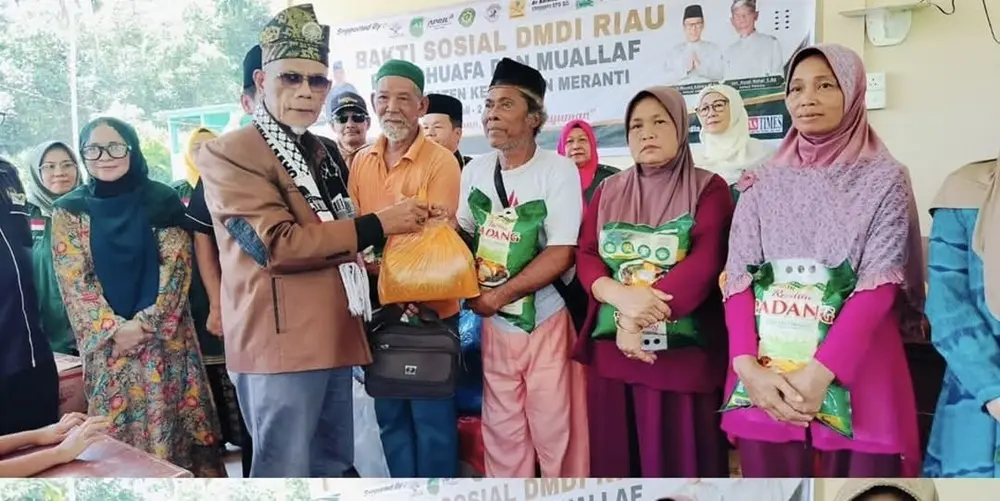Tembus Pedalaman Meranti, DMDI Riau dan Rombongan Melaka Santuni Muallaf Suku Akit