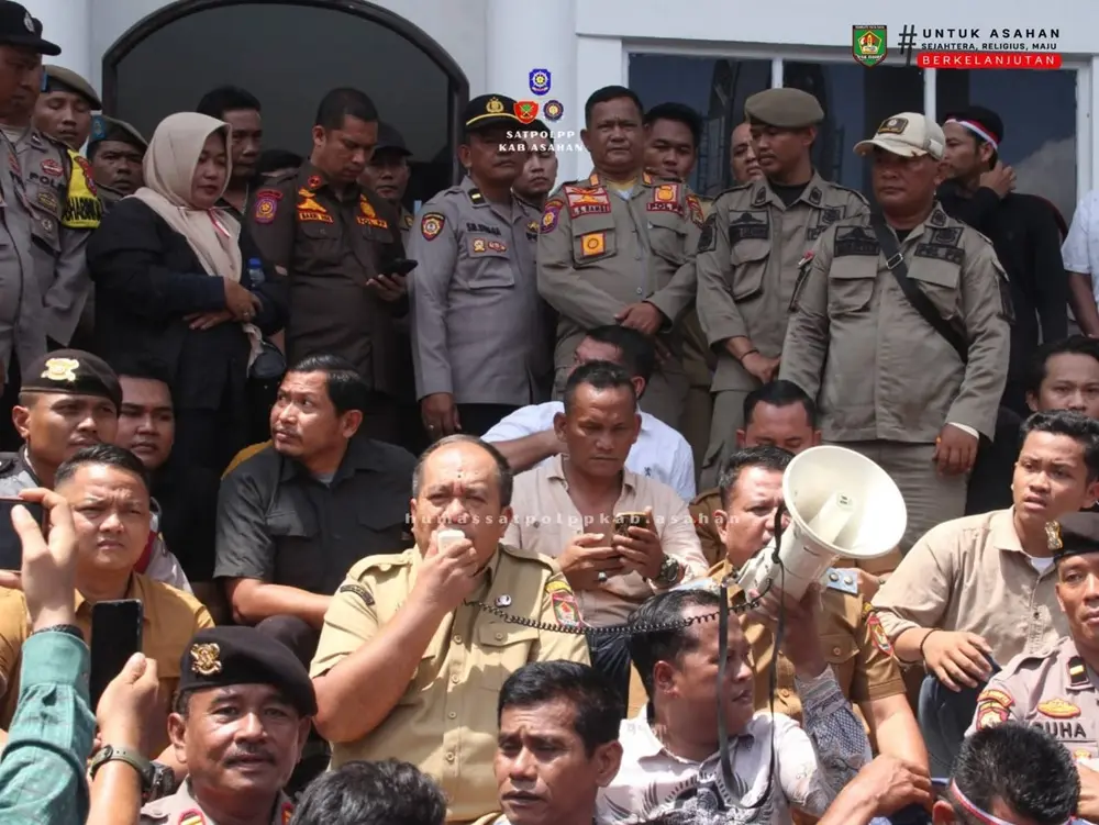 Temui Massa AMPB Jilid II, Bupati Asahan Teken Kesepakatan Aspal Jalan Bandar Pulau