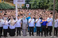 Turun Langsung ke SMPN 1, Wawako Markarius Ajak Generasi Muda Waspadai LGBT dan HIV/AIDS