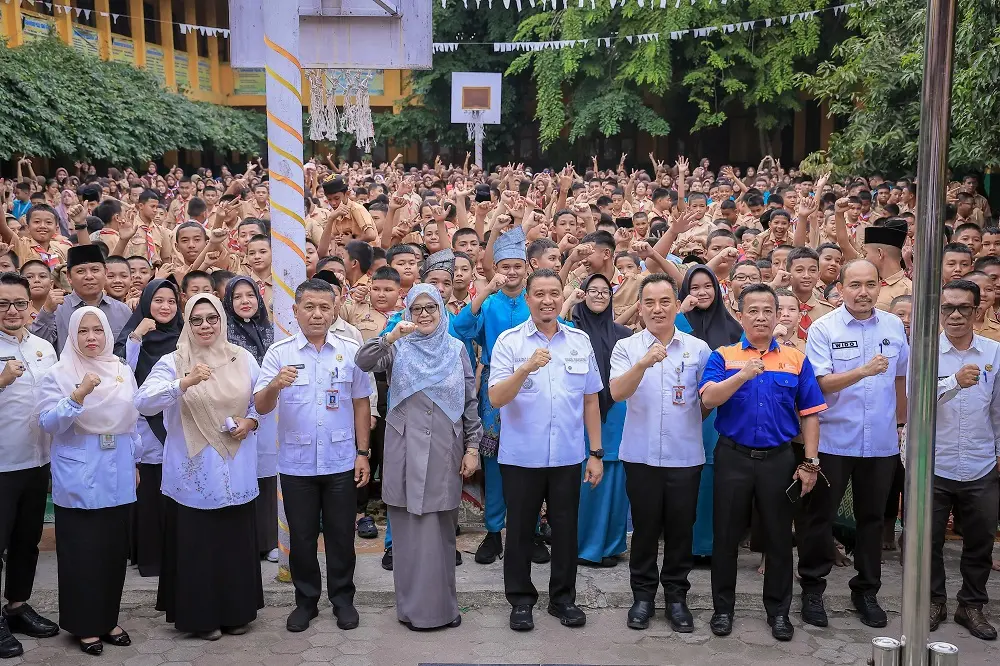 Turun Langsung ke SMPN 1, Wawako Markarius Ajak Generasi Muda Waspadai LGBT dan HIV/AIDS