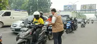 Udara Berbahaya, Pemprov Riau Sebar 5 Ribu Masker Gratis di Lima Simpang Jalan dan Pasar