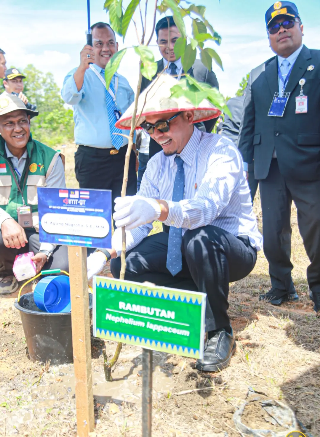 Wali Kota Pekanbaru dan Kepala Daerah 3 Negara Tanam Pohon di Perkantoran Tenayan Raya