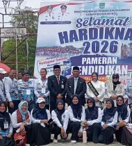 Ribuan Pendidik Padati Hardiknas 2026, Bupati Anton Luncurkan Buku Karya Guru
