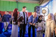 Alhamdulillah, Pemko Pekanbaru Serahkan 19.900 Baju Seragam Sekolah Gratis untuk Siswa SD-SMP
