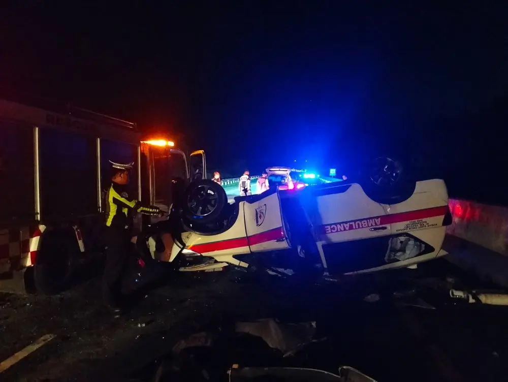 Ambulans Hantam Truk di Tol Permai, Tiga Penumpang Tewas
