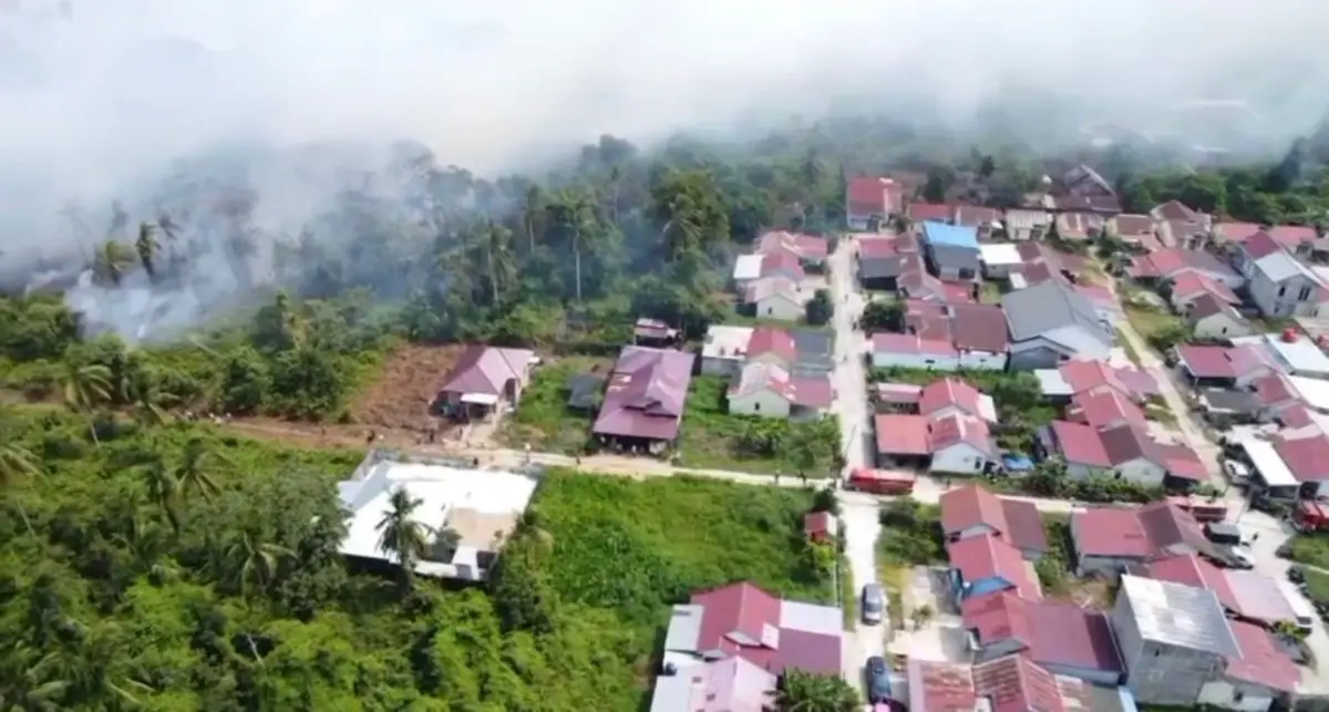 Ancam Pemukiman, Karhutla di Tembilahan Hanya Beberapa Meter dari Rumah Warga