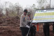 Plang Larangan Dipasang di Lahan Bekas Karhutla Rimbo Panjang, Kapolres Kampar Tegaskan Ada Ancaman Pidana