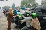 Asap Karhutla Parah, Pemprov Riau Kirim 18 Ribu Masker dan Oksigen untuk Pelalawan
