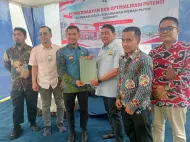 Thumbnail Bawa Program Presiden dan Bantuan Ambulans, Anggota DPR RI Achmad Sosialisasi KDKMP di Rohul