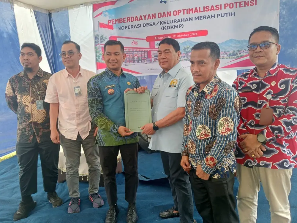 Bawa Program Presiden dan Bantuan Ambulans, Anggota DPR RI Achmad Sosialisasi KDKMP di Rohul