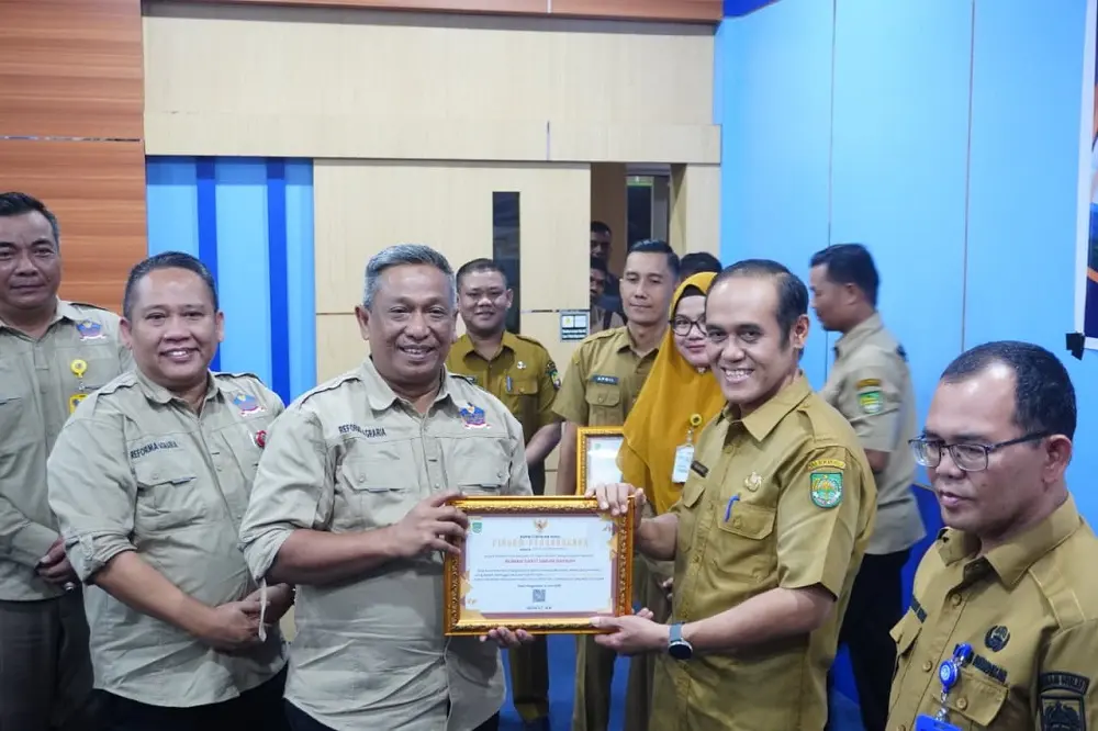 Bebas Keluhan Administrasi, RSUD Rohul Terima Penghargaan Pelayanan Publik Terbaik dari Ombudsman RI