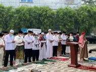 Berharap Minta Hujan, Wawako Pekanbaru Sholat Istisqa di Halaman Masjid Ar-Rahman