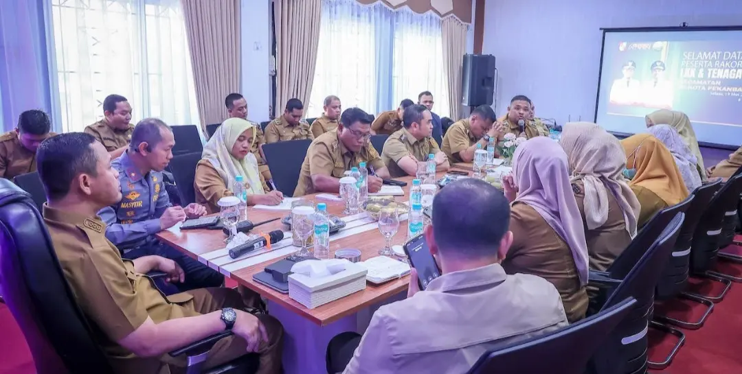 Berkantor di Kecamatan Marpoyan Damai, Wali Kota Pekanbaru Kumpulkan Seluruh Camat, Tiap Bulan Akan Digilir